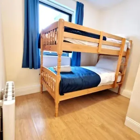Cool Living, Sleeps 6 Apartman Galway